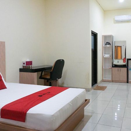 Reddoorz Syariah Near Sultan Muhammad Kaharuddin Airport 호텔 Sumbawa Besar 외부 사진
