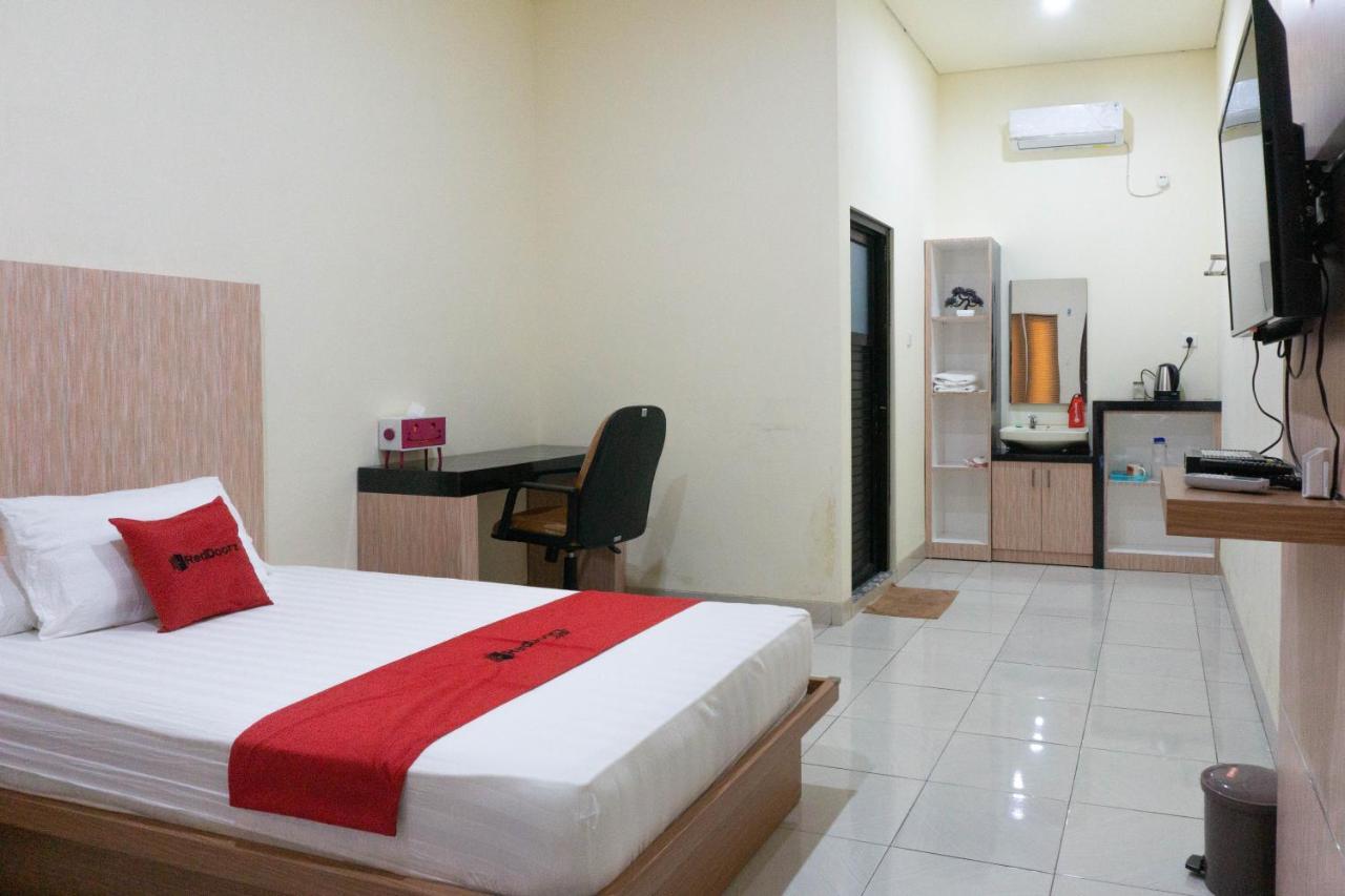 Reddoorz Syariah Near Sultan Muhammad Kaharuddin Airport 호텔 Sumbawa Besar 외부 사진